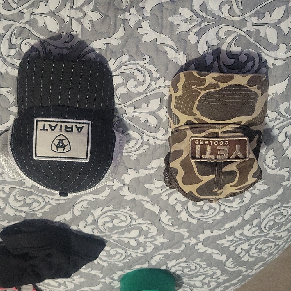 Yeti Camouflage Hat/ An Array Black With White Pin - image 1